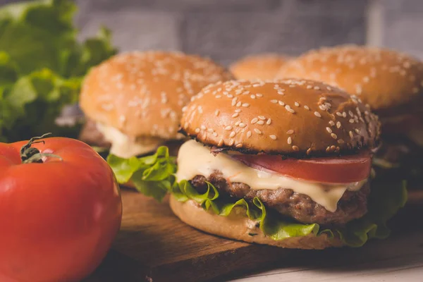 Hambúrgueres Sanduíches Popular Fast Food Para Brunch Almoço — Fotografia de Stock