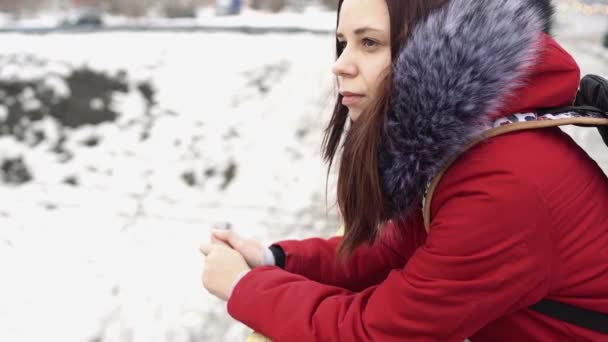 Mujer Ciudad Día Invierno — Vídeos de Stock