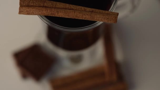 Heißer Glühwein Mit Zimt — Stockvideo