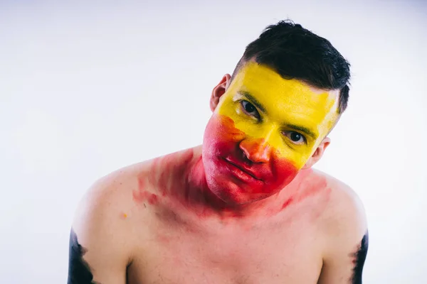 Joven Con Cara Roja Pintada Asistente Del Fútbol — Foto de Stock