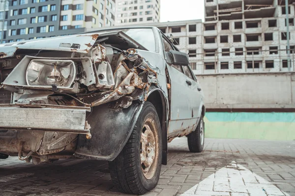 Old Damaged Car Crash — kuvapankkivalokuva