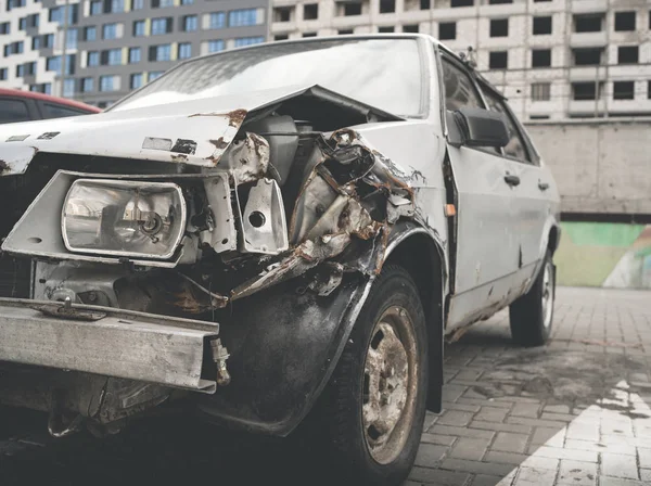 Gammal Skadad Bil Efter Krasch — Stockfoto