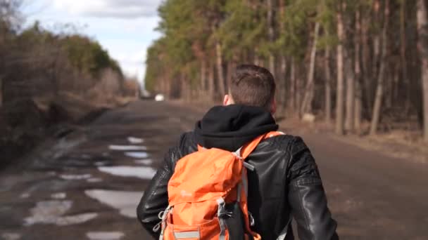 Portret Młodego Mężczyzny Plecakiem — Wideo stockowe