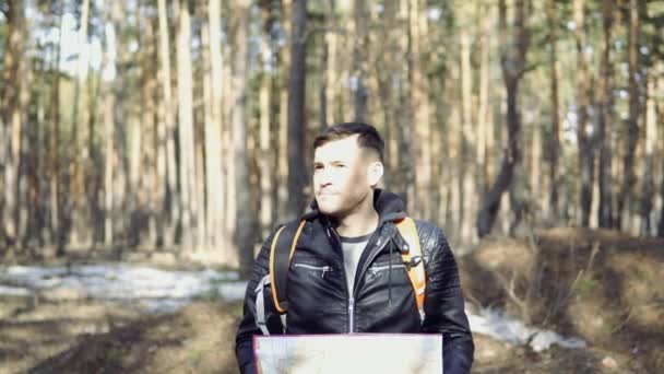 Backpack Yürüyüş Travel Lifestyle Kavramı Ile Traveler Man Gezgin Ormandan — Stok video