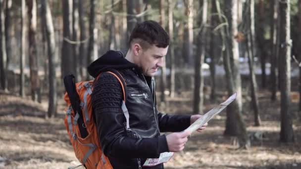 Homem Viajante Com Mochila Caminhadas Conceito Estilo Vida Viagem Viajante — Vídeo de Stock