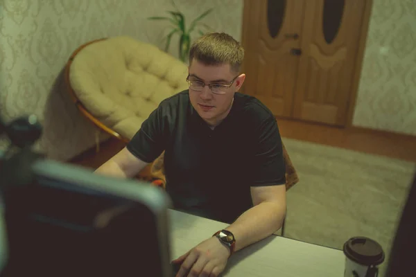 Young Man Computer Work Laptop — Stock Photo, Image