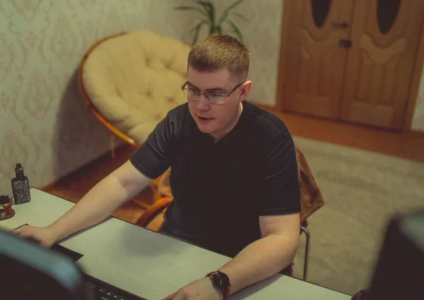 Young Man Computer Work Laptop — Stock Photo, Image