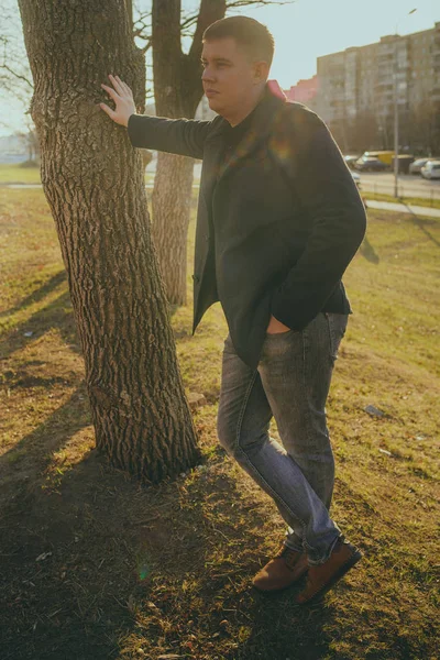 Man Posing City — Stock Photo, Image