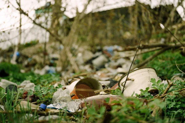 Śmieci Duża Kupa Śmieci Zanieczyszczająca Naturę Śmieciami Zanieczyszczenie Środowiska Naturalnego — Zdjęcie stockowe