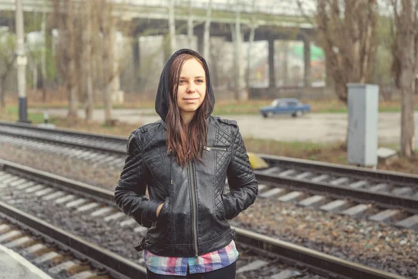 Надійна Жінка Залізничній Станції — стокове фото