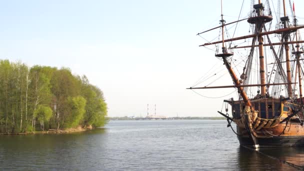 Çarlık Döneminden Kalma Ahşap Eski Bir Gemi Havana Demirlemiş — Stok video