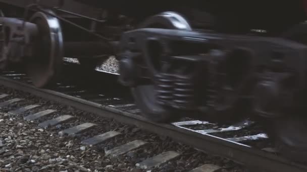 Güterbahnsteig Mit Güterzug — Stockvideo