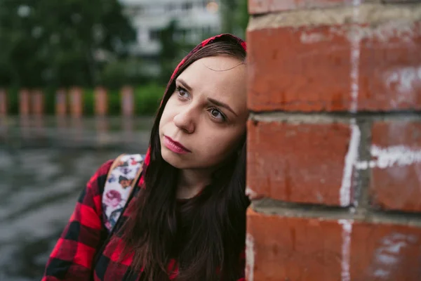 Retrato de mulher jovem em roupas casuais — Fotografia de Stock