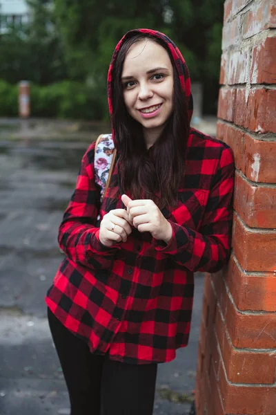 Retrato de mulher jovem em roupas casuais — Fotografia de Stock