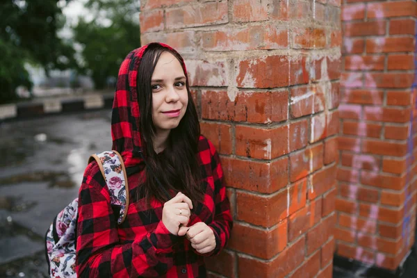 Retrato de mujer joven con ropa casual — Foto de Stock