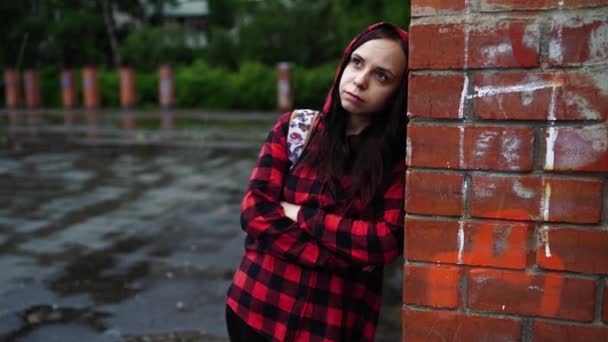 Retrato de mujer joven con ropa casual — Vídeos de Stock