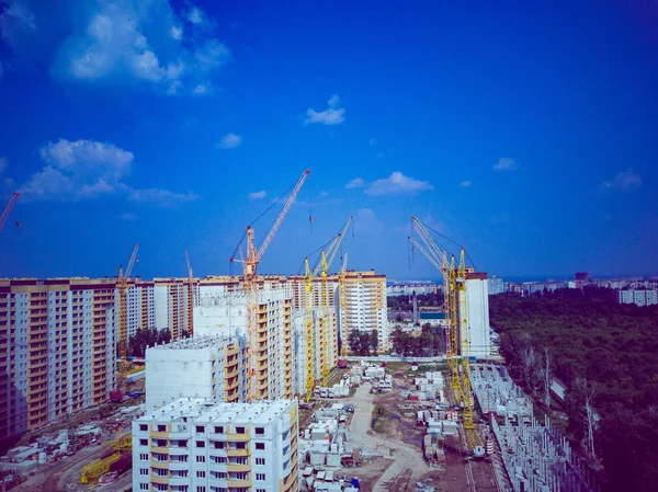 Modern building under construction with crane. building with a high crane — Stock Photo, Image