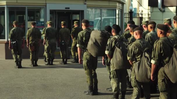 Voronezh, Rusia 9 de mayo de 2019: soldados rusos para construir un ejército. Fuerzas armadas de la Federación Rusa — Vídeo de stock