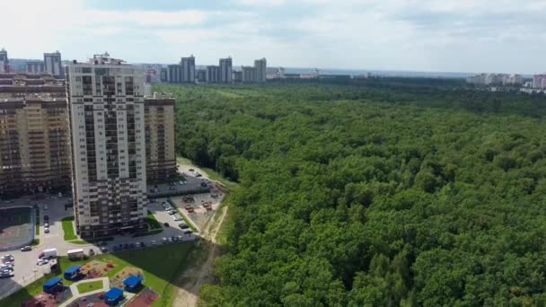 Paneles edificios en Rusia, casas de arquitectura soviética. arquitectura urbana — Vídeo de stock