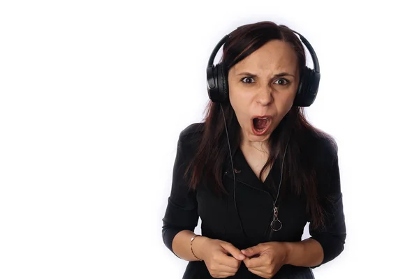 Uma bela jovem em fones de ouvido está dançando isolada em fundo branco. O conceito de Dia Internacional da Música . — Fotografia de Stock