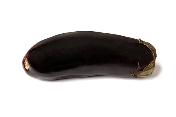 Groente, een aubergine geïsoleerd op witte achtergrond. Het concept van de landbouw, gezonde levensstijl, gezond eten en dieet. — Stockfoto