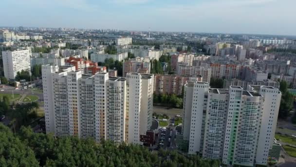 Gebouwen Het Centrum Met Huizen Wegen — Stockvideo