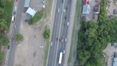 4k hızlandırılmış şehir bloklarının Top View görüntüsü, araba trafiği olan sokakları görüntüsü