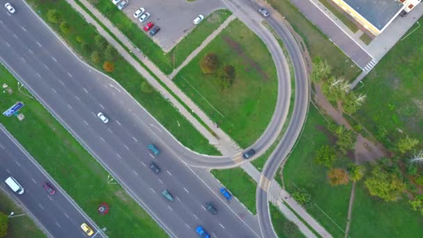 Top View of city blocks, view of streets with car traffic — Stok Video