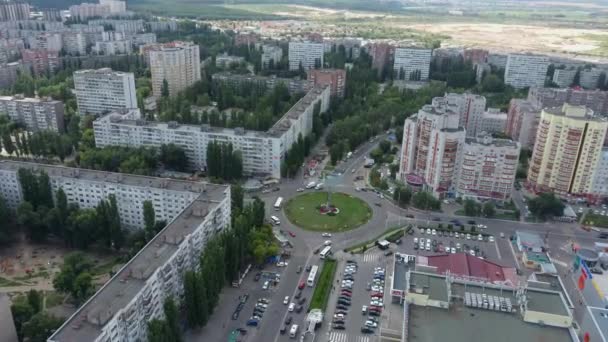 Sovjetisk arkitektur. Lägenhetsbyggnader. Sovjetisk arkitektonisk stil. Bostadsbyggnader. Sovjetiska flervåningshus. Gamla bostadsområden — Stockvideo