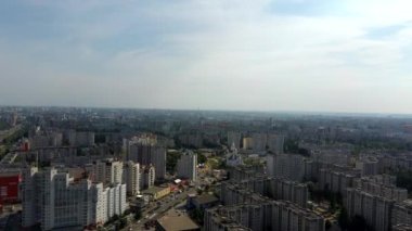 Sabahları modern metropol, en iyi manzara. Şehirde yeni binalar. Manila Panoraması. Gökdelenler ve iş merkezleri büyük bir şehirde.