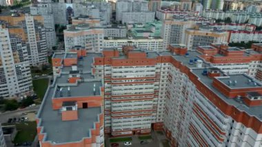 Sabahları modern metropol, en iyi manzara. Şehirde yeni binalar. Manila Panoraması. Gökdelenler ve iş merkezleri büyük bir şehirde.