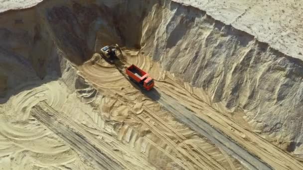Macchinario Pesante Escavatore Camion Stanno Lavorando Nella Cava Sabbia — Video Stock