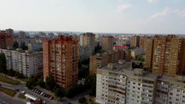 Sabahları modern metropol, en iyi manzara. Şehirde yeni binalar.