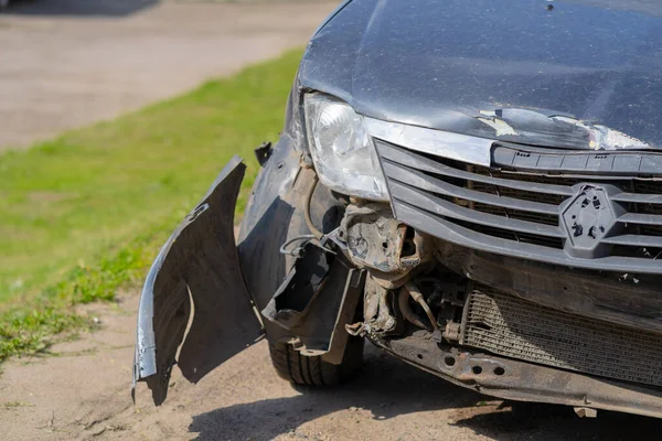 Kazadan Sonraki Araba Yoldaki Kırık Araba Bir Kaza Sonucu Arabanın — Stok fotoğraf