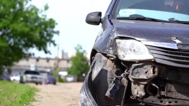 Maşina După Accident Maşină Spartă Drum Corpul Mașinii Este Deteriorat — Videoclip de stoc