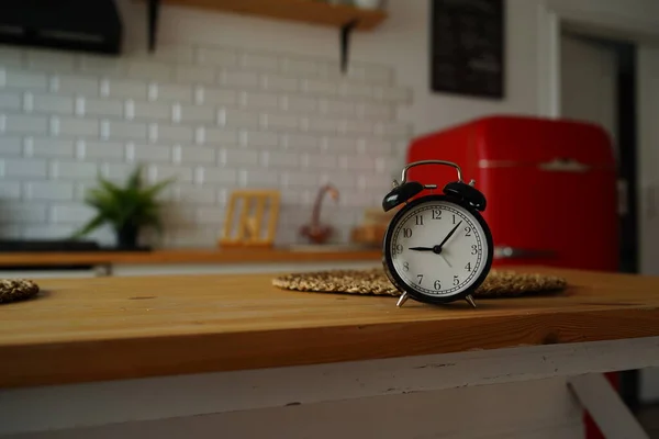 Black Vintage Clock Kitchen Table — Stock Photo, Image