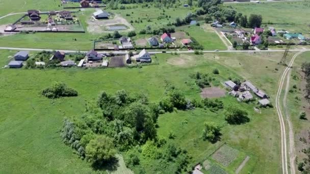 Vista Aérea Campo Verão Vista Panorâmica Aldeia Área Arborizada — Vídeo de Stock