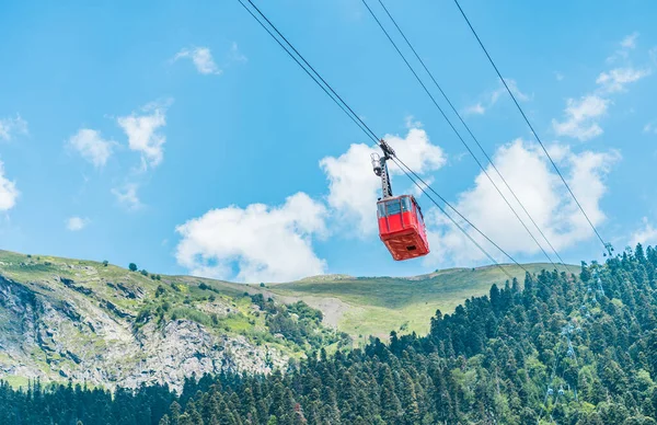 Alter Waggon Fährt Bei Sonnigem Wetter Seilbahn Entlang — Stockfoto