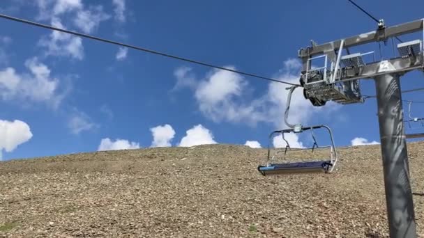 Funivia Sulla Cima Della Montagna Con Tempo Nuvoloso Moderna Funivia — Video Stock