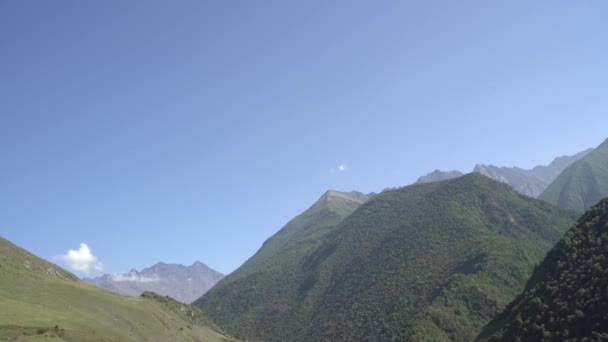 Picchi Montagna Contro Cielo Nuvoloso Cime Magnifiche Rocce Situate Contro — Video Stock