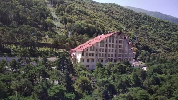 Ingushetia Rosja Września 2020 Budynek Hotelu Terenach Górskich Drone Widok — Wideo stockowe