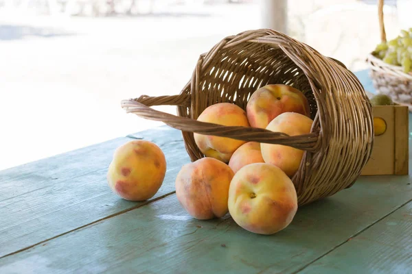 Wicker Basket Fresh Apricots Wooden Table — Stock Photo, Image