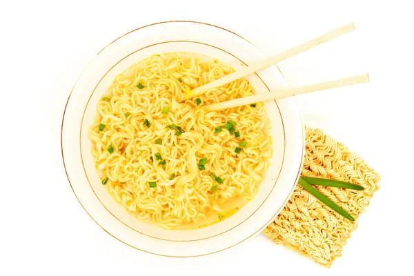 Fastfood Suppe Teller Mit Grünen Zwiebeln Essstäbchen Und Rohen Ramen — Stockfoto