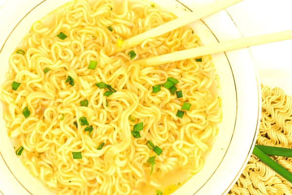 Makro Zobrazení Fastfood Polívku Zelenou Cibuli Hůlky Surového Ramen Instantní — Stock fotografie