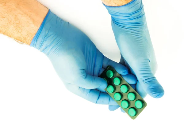 Mãos Masculinas Com Luvas Borracha Azul Segurando Comprimidos Embalagens Fundo — Fotografia de Stock