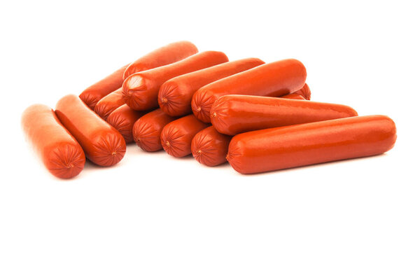 Куча вкусных сосисок, сосисок, сосисок на белом фоне
