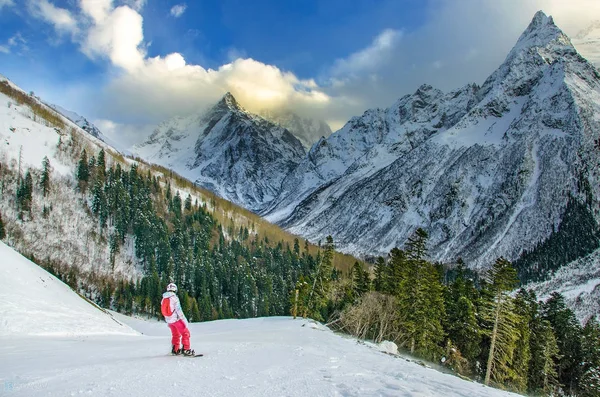 Kafkas Dağları açar muhteşem manzaralar