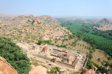 Sessiz Tapınağı beetween rocksthe kaya Hampi Dünya'nın kalbinde yer almaktadır. Magma donduruldu.