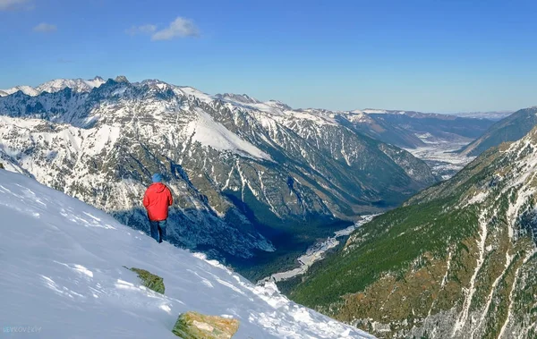 Kafkas Dağları muhteşem manzarası önünüzdeki açılır. Onlar kendini kontrol etmek için en iyi yoldur. 