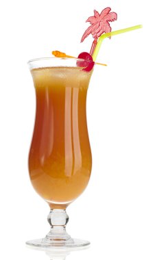 Campari beyaz arka plan üzerinde turuncu kasırga cam